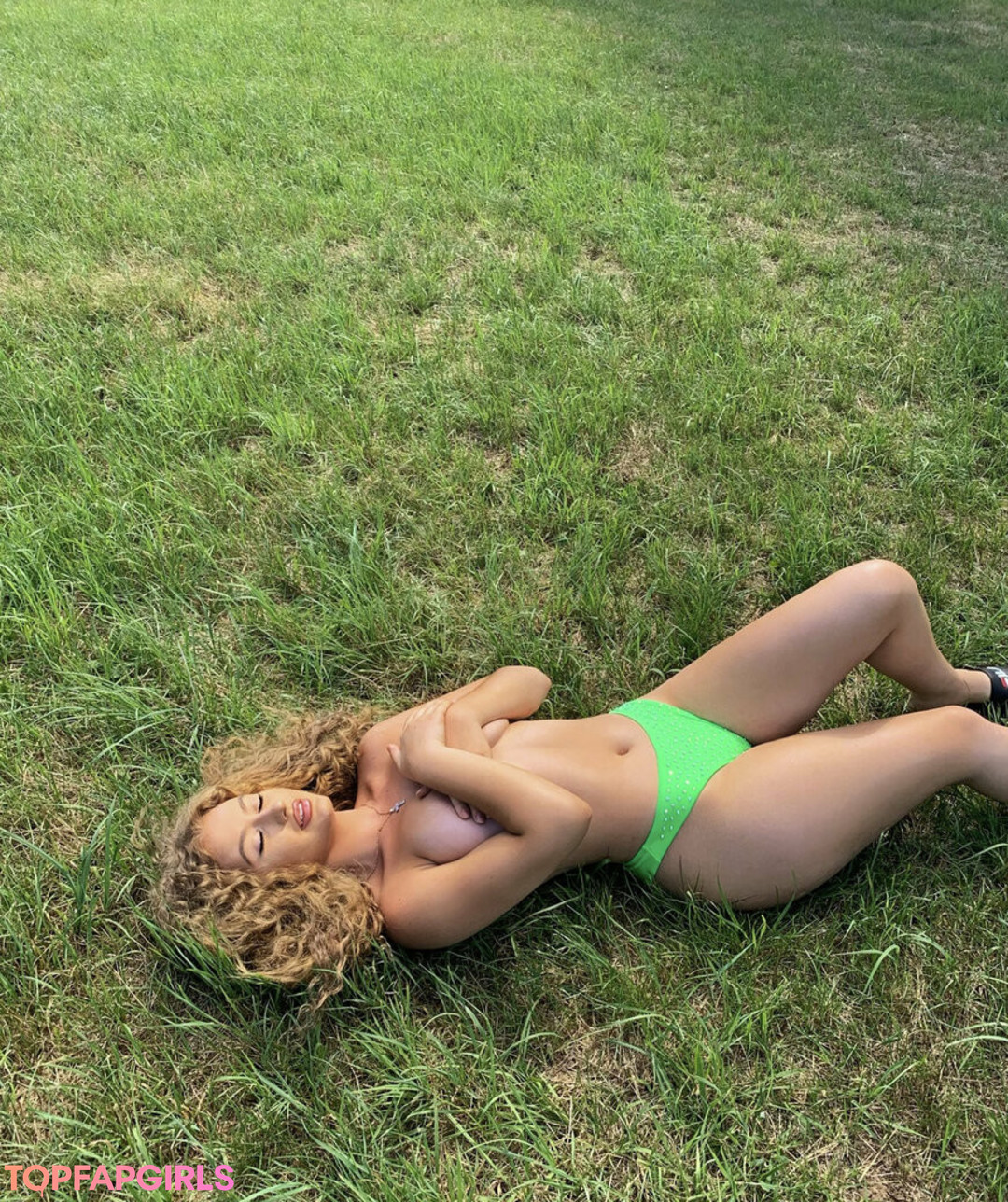 lesbian fisting onlyfans porn pictures
