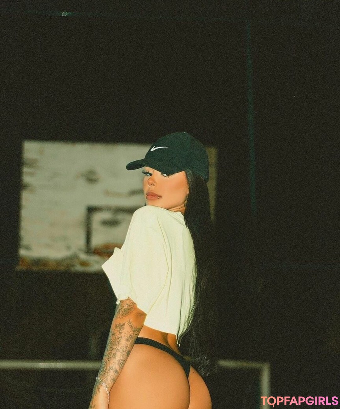 Mah Tavares model sexy photo