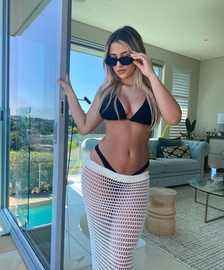 Kiara Zarafetas naked actress images