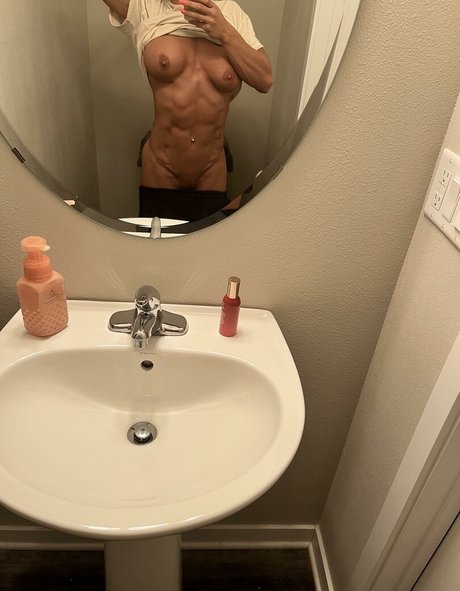 ebony fitness onlyfans nice photos