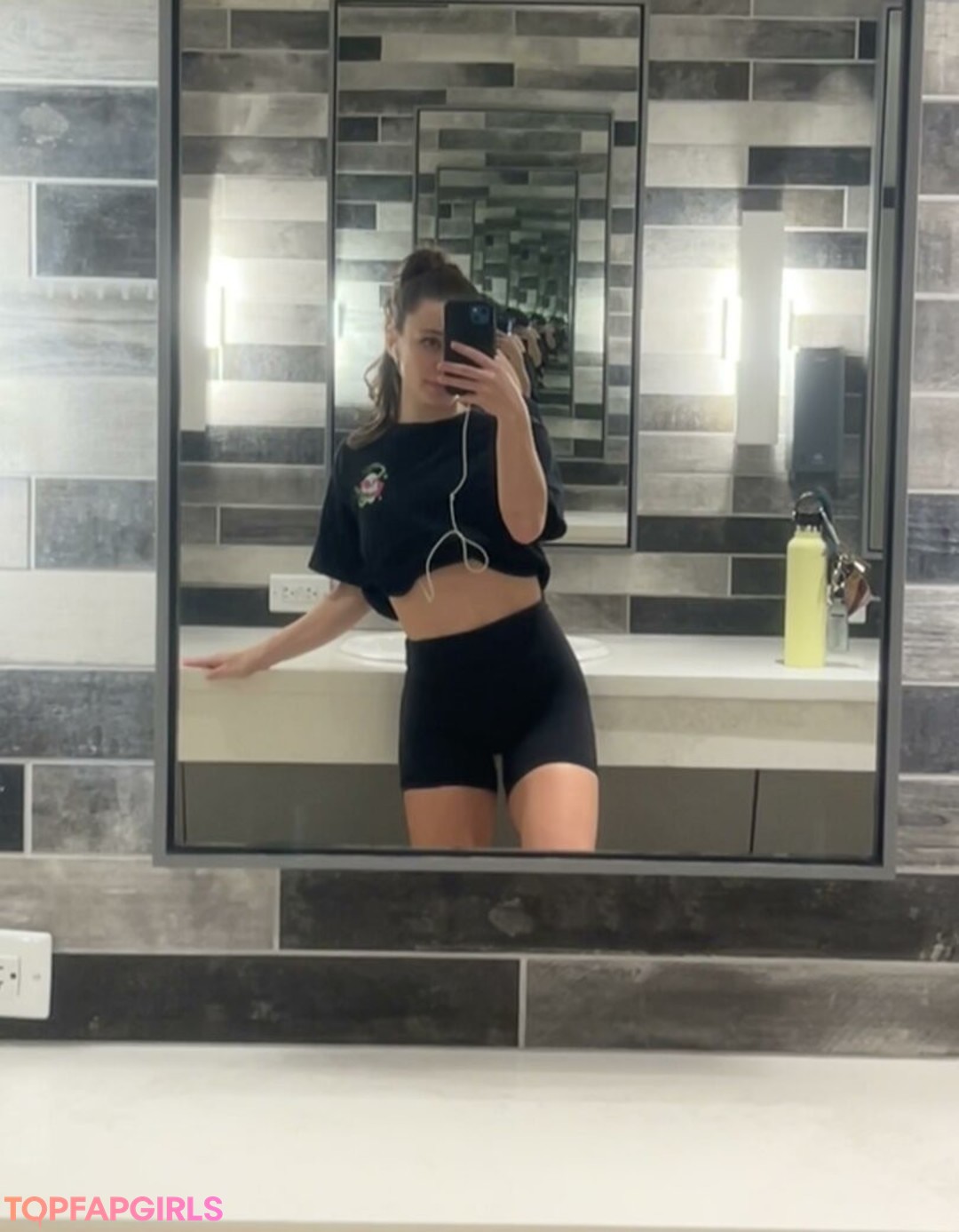 lolamoves nudes actress picture