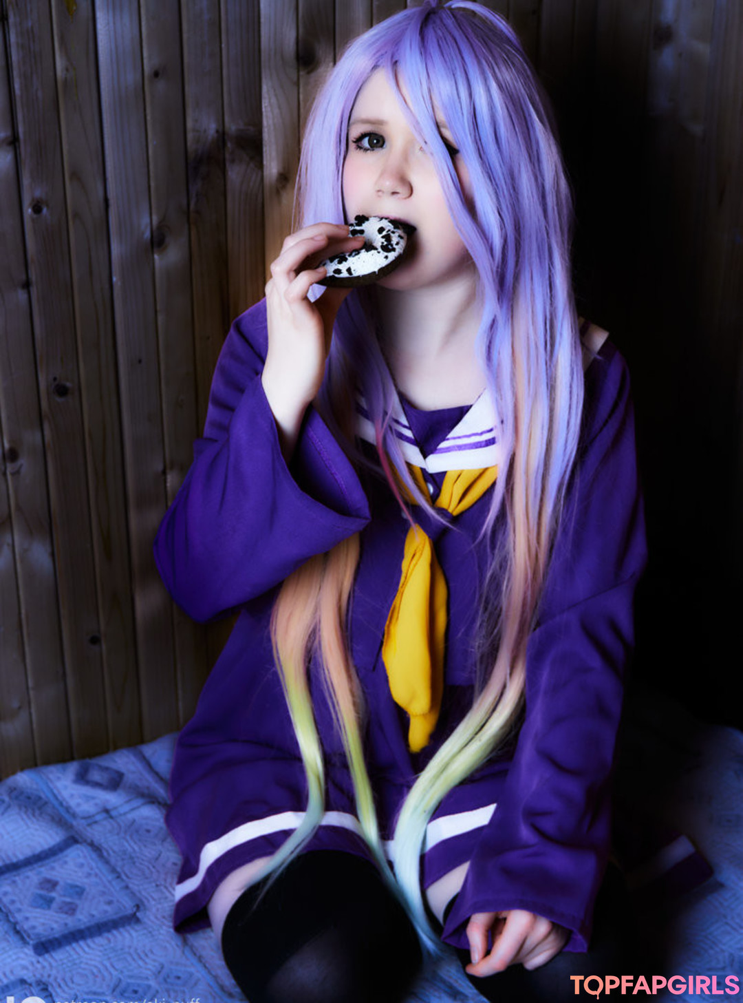 aki puff erotic model picture