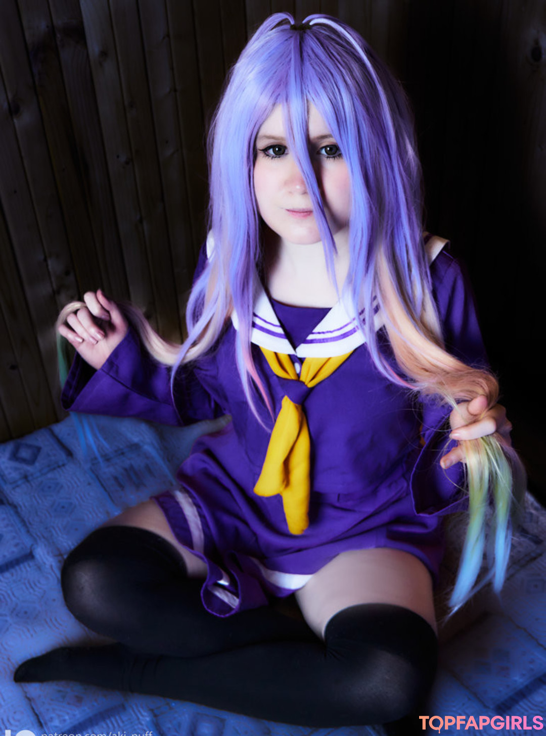 aki puff sexy model image