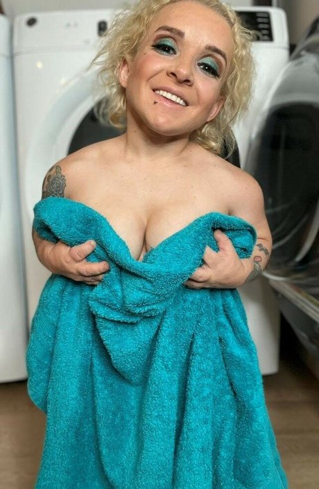 Pets LloyD erotic pornstar galleries