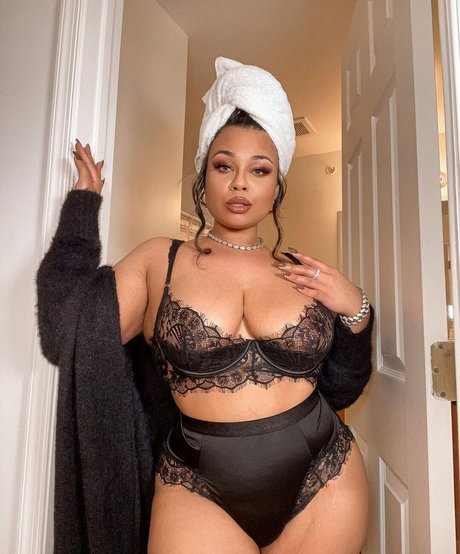 Passion Jonesz star sexy pic