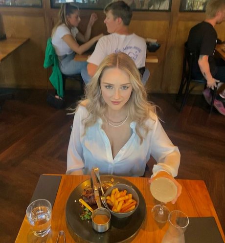 Ruby Pearl Esler free model picture