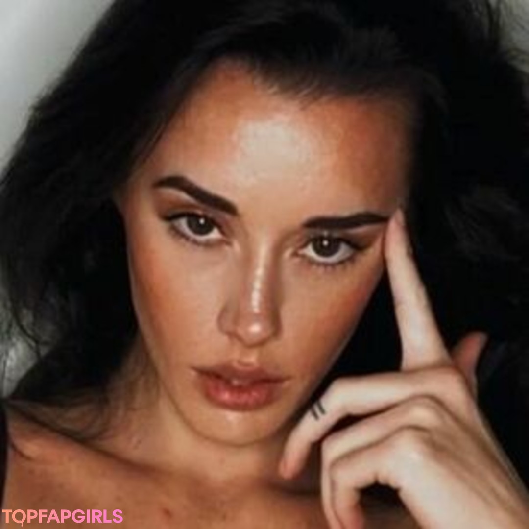 hannablelectorr star nude photos