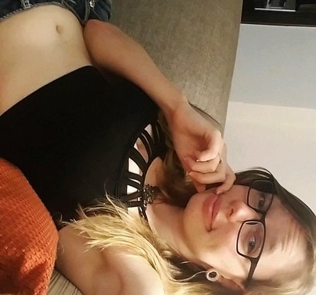 Gabby Swears erotic star photo