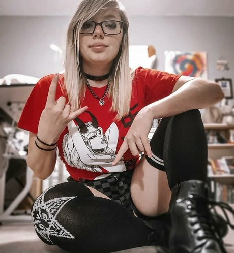 Gabby Swears xxx pornstar image