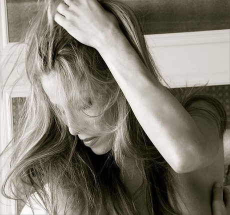 Alexa Andrews model nice img