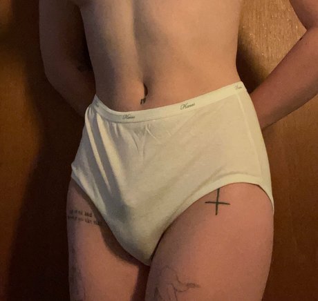 Ethel Cain model nude picture