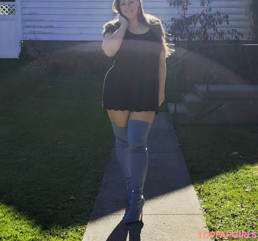 busty lingerie onlyfans top gallery