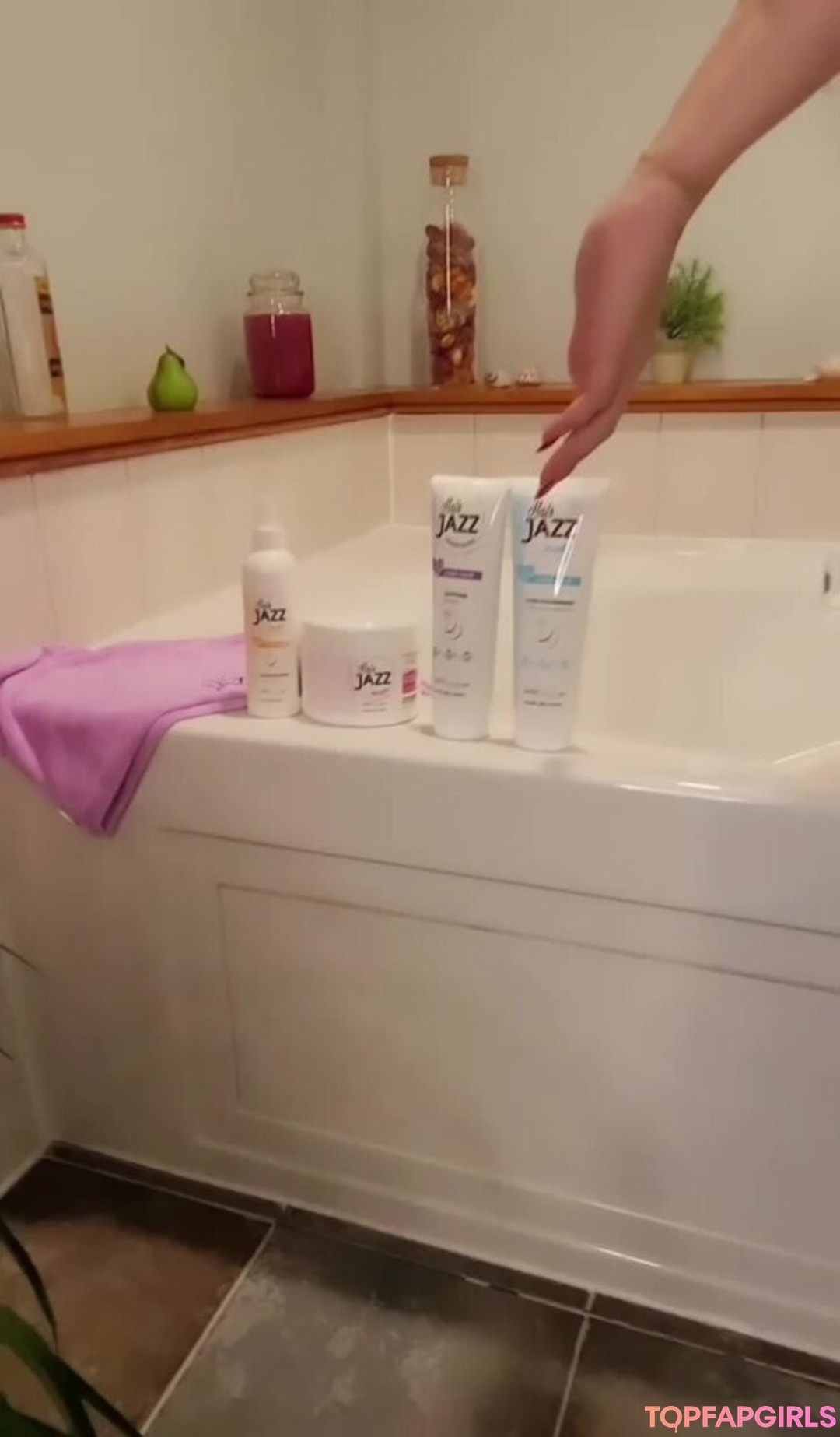 Caityy Cakesss top actress pictures