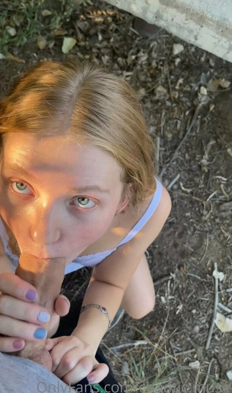 larameans model naked pics