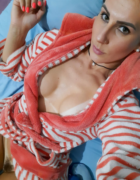 Jacqueline Darley exclusive model images