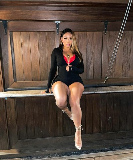 Kimberly Nguyen model best picture