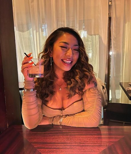 Kimberly Nguyen star erotic pic