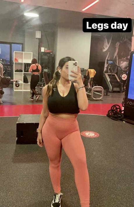 Almog Bismuth model adult pic