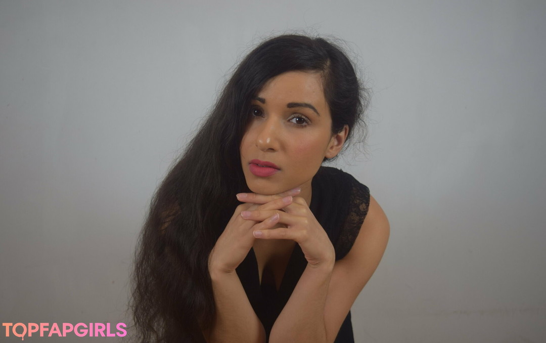 Mirabella Estella adult model photo