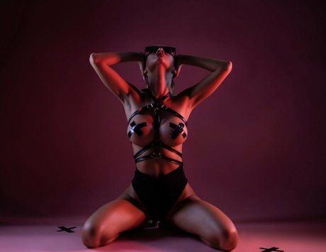 Ellysa Geanina hot actress pic