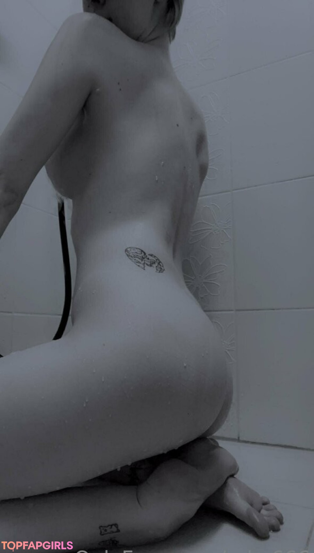 Rekapic star nude photos