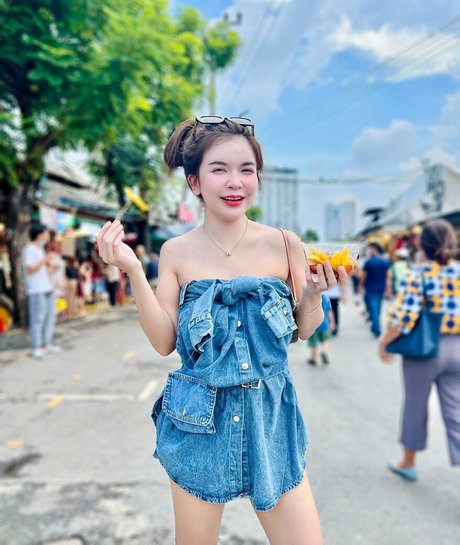 skinny brunette onlyfans best pictures