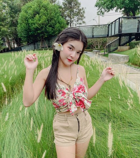 Wanvisa Yodprasart exclusive actress archive