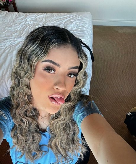 Goldensugaarr exclusive pornstar images