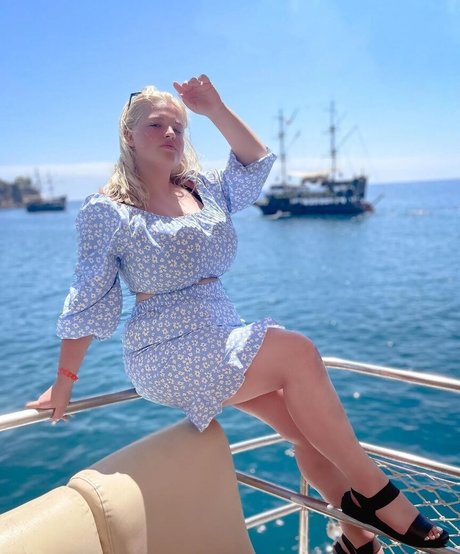 Julia Chegodar sexy model gallery