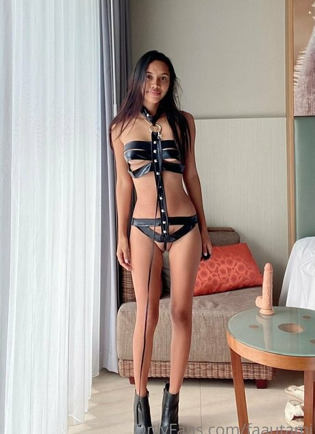 Fauutami sexy model image