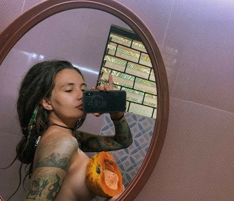 Natalia Veretennikova model top images