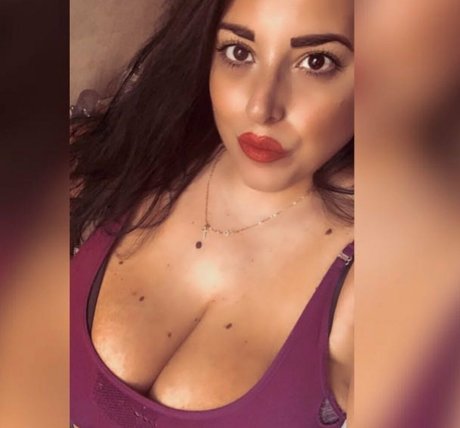 Valeria Vela model top img