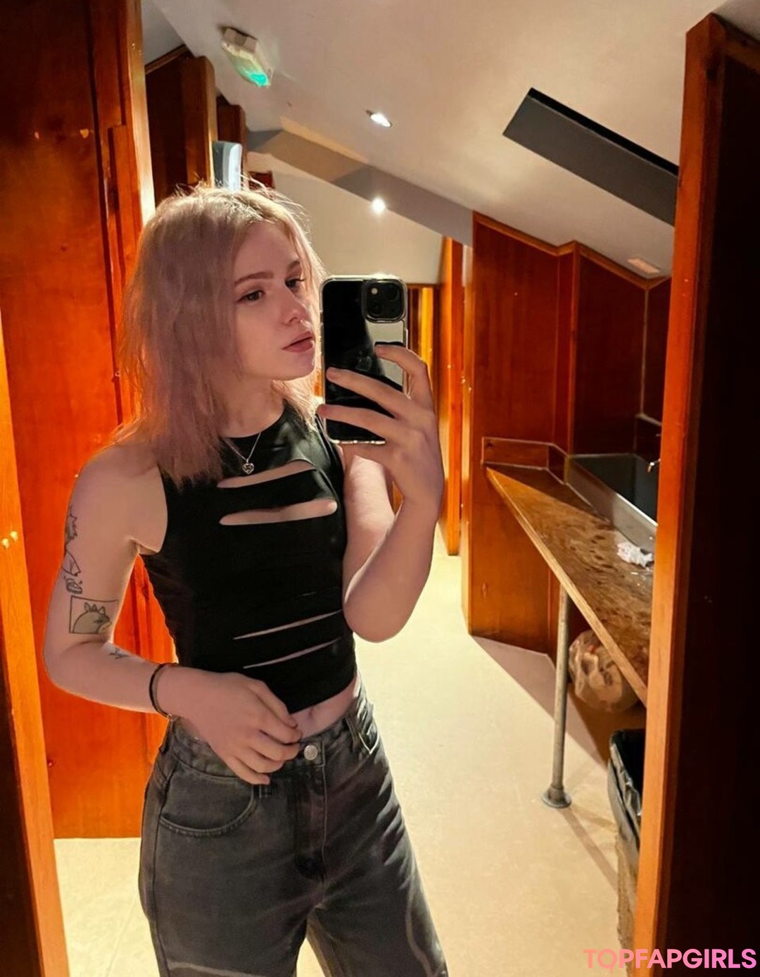 Pinkguno pornstar nude photo