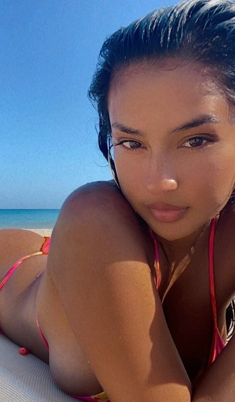 Lucero Crystal nudes model pic