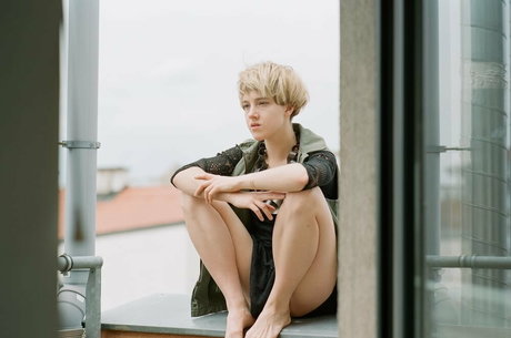 brunette petite onlyfans free naked gallery