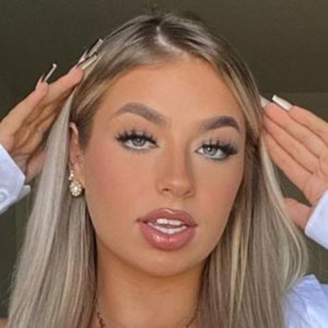 lyssthebrat nudes model photo