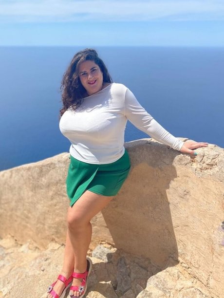 busty bbw onlyfans top pic