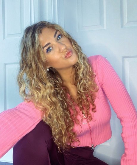 girlfriend experience onlyfans beautiful nude pictures