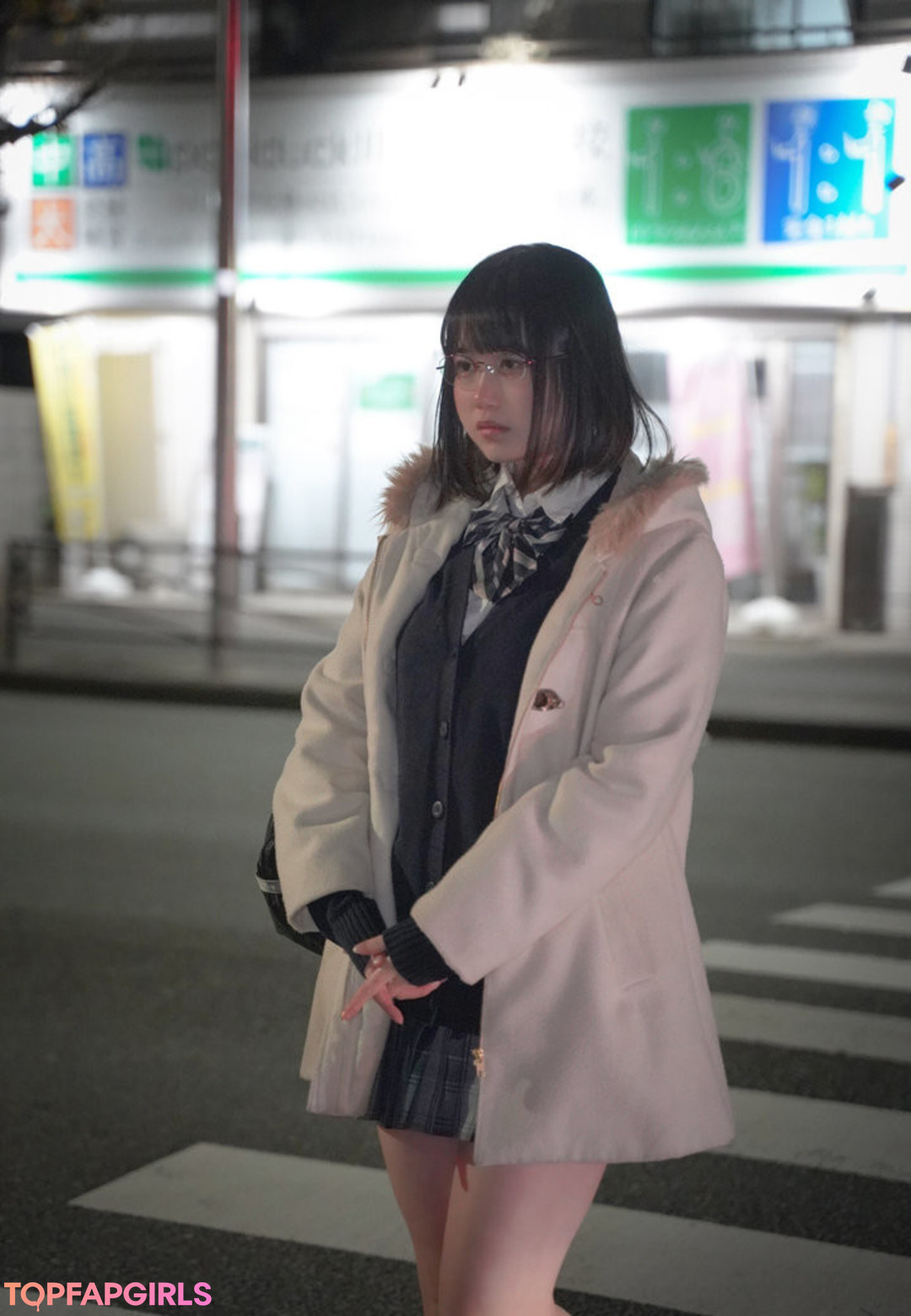 InterneCHUidol model free photo