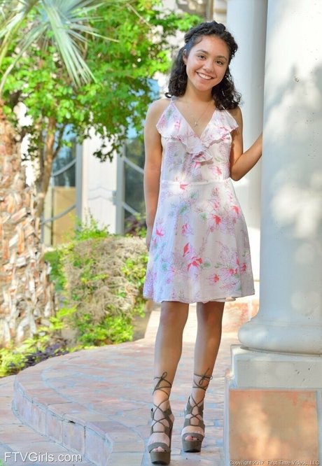 Bella Banks adult star img