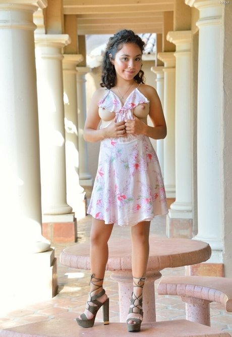 Bella Banks star sexy gallery