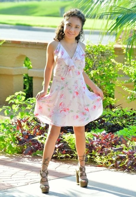 Bella Banks model nice picture