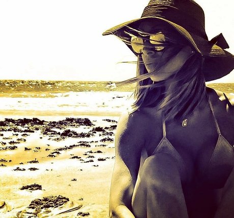 curvy lesbian onlyfans hot porn images