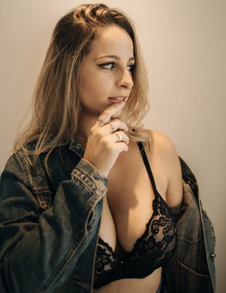 Thais Ferrari nudes model picture