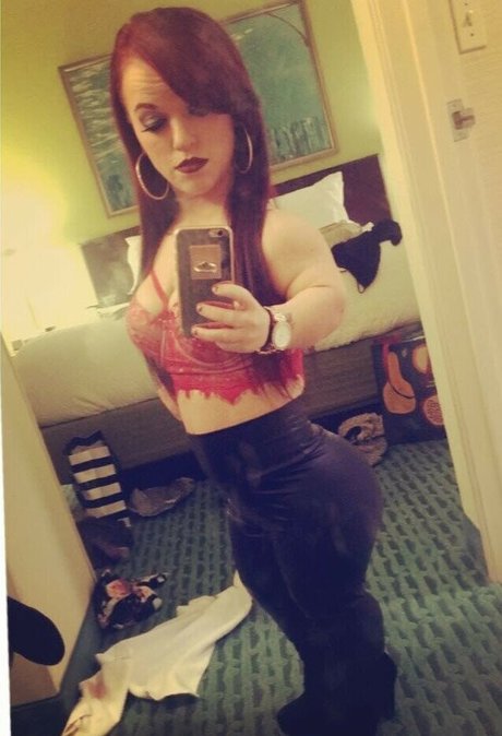 Leftcheek pornographic model image