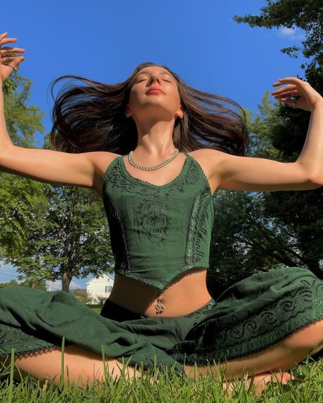 Amira Maroulis exclusive actress picture