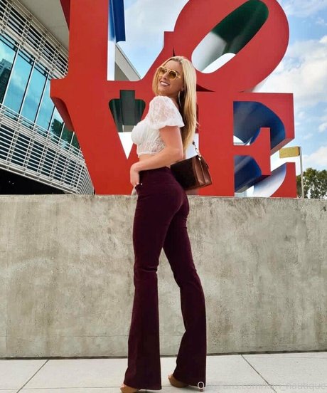 Kari Nautique star exclusive archive