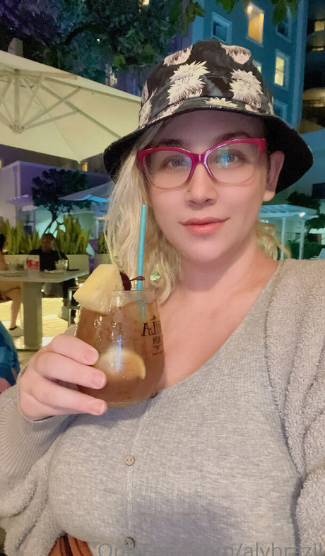 Alybrazil pornstar adult img