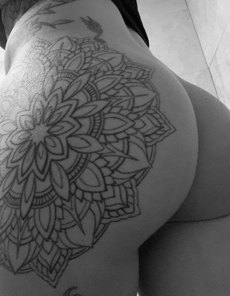 Cassie Robb BKFC star art photos