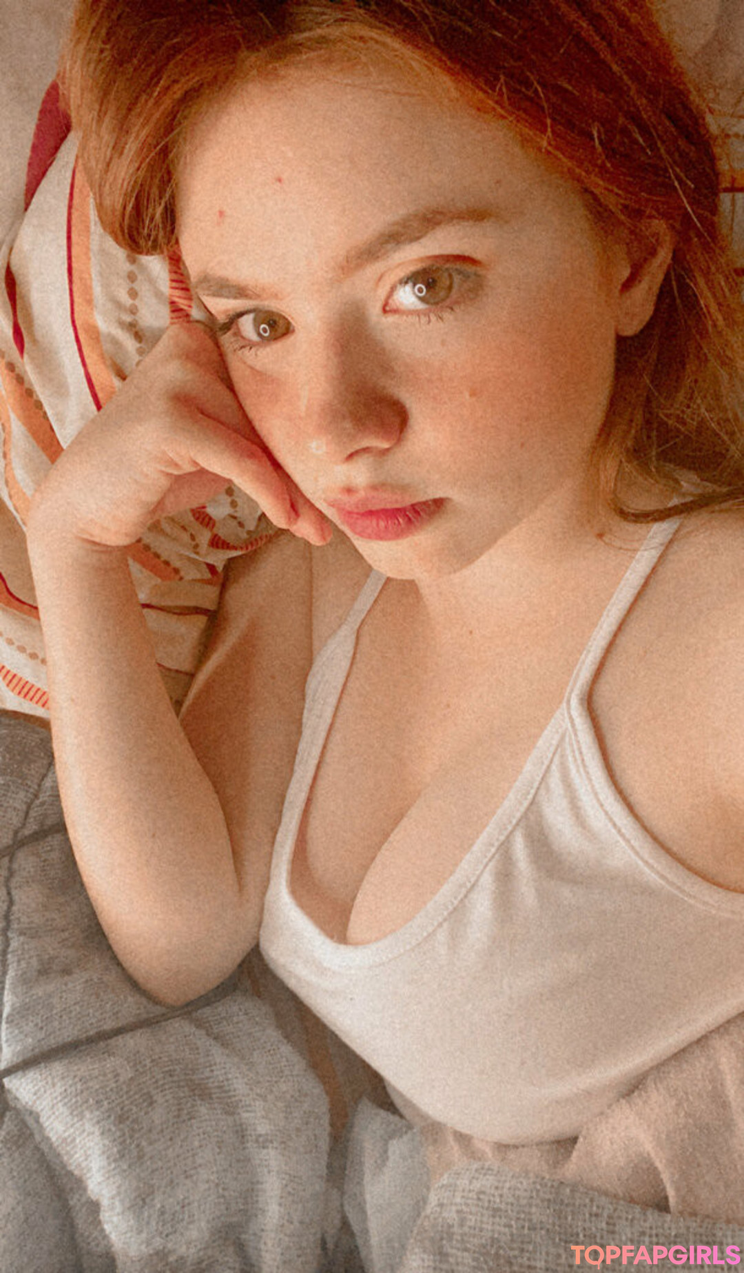 beautiful blonde onlyfans top pic